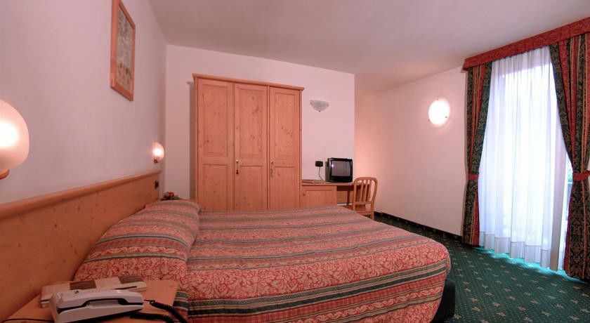 Alp Hotel Dolomiti Dimaro Extérieur photo